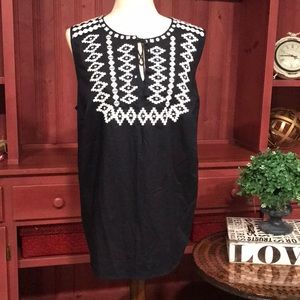 ❤️Talbots, dark navy embroidered pull over top 2X